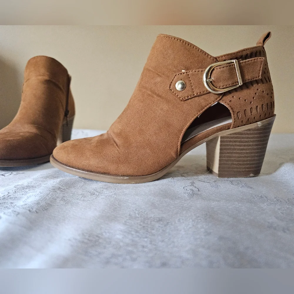 Tan Ankle Booties Vegan Suede SZ 7 - Picture 6 of 11